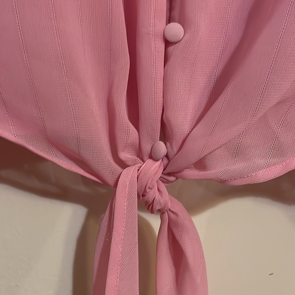 Pink lacy tie front button down blouse with puff sleeve - Picture 4 of 4